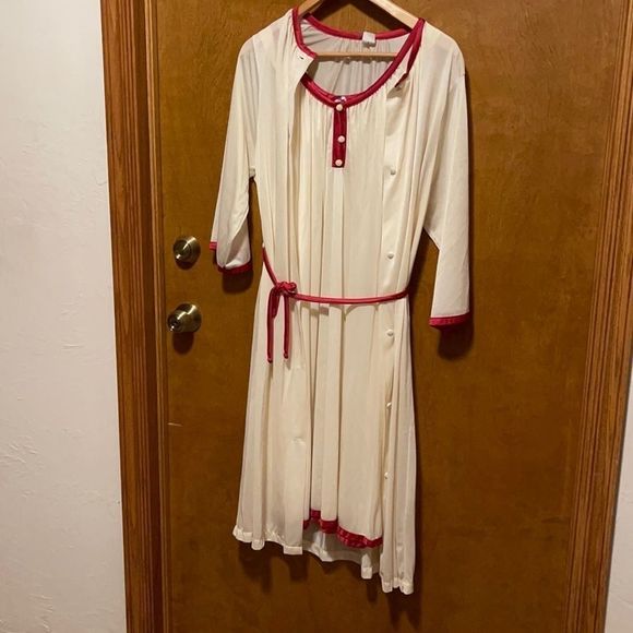 Vintage Robe & Gown - Slenders - Picture 3 of 4